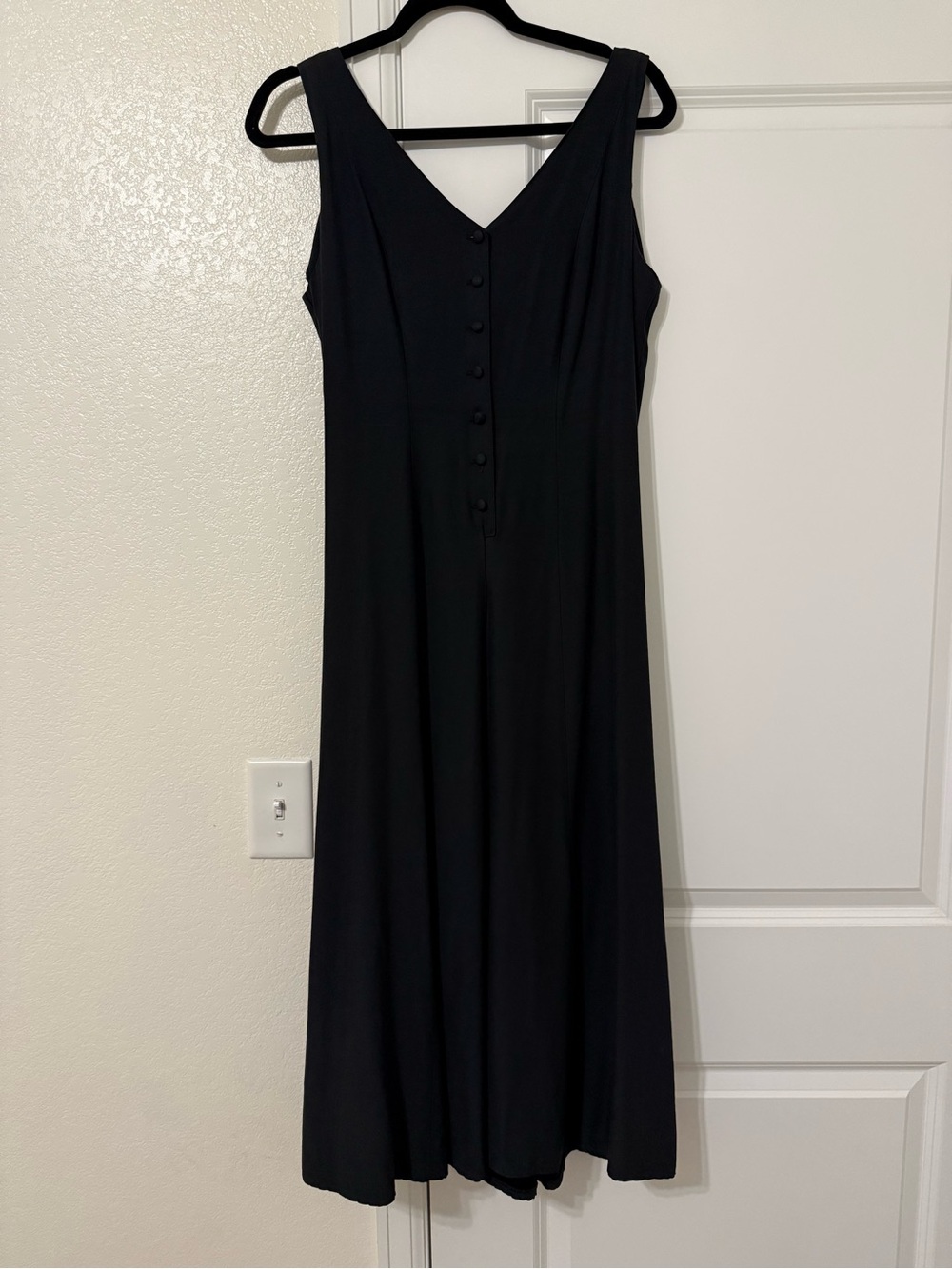 Source Unknown Black V-Neck Button-Front Midi Dress